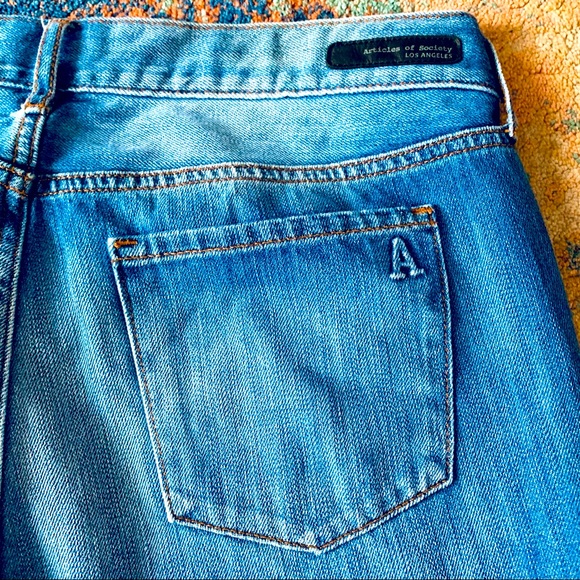 Articles Of Society, Women’s Boyfriend Jeans, Cindy Cool Blue Wash, size 28 - Picture 4 of 8